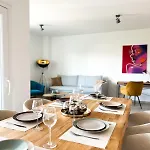 In Fuer 6 Gaeste Mit 2 Baedern Und Loggia アパート