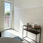 アパート In Fuer 6 Gaeste Mit 2 Baedern Und Loggia アーハウス