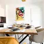 アパート In Fuer 6 Gaeste Mit 2 Baedern Und Loggia アーハウス