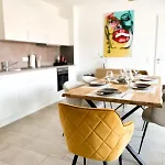 In Fuer 6 Gaeste Mit 2 Baedern Und Loggia アーハウス
