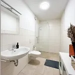 アパート In Fuer 6 Gaeste Mit 2 Baedern Und Loggia アーハウス