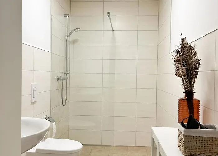 Lejlighed In Fuer 6 Gaeste Mit 2 Baedern Und Loggia *